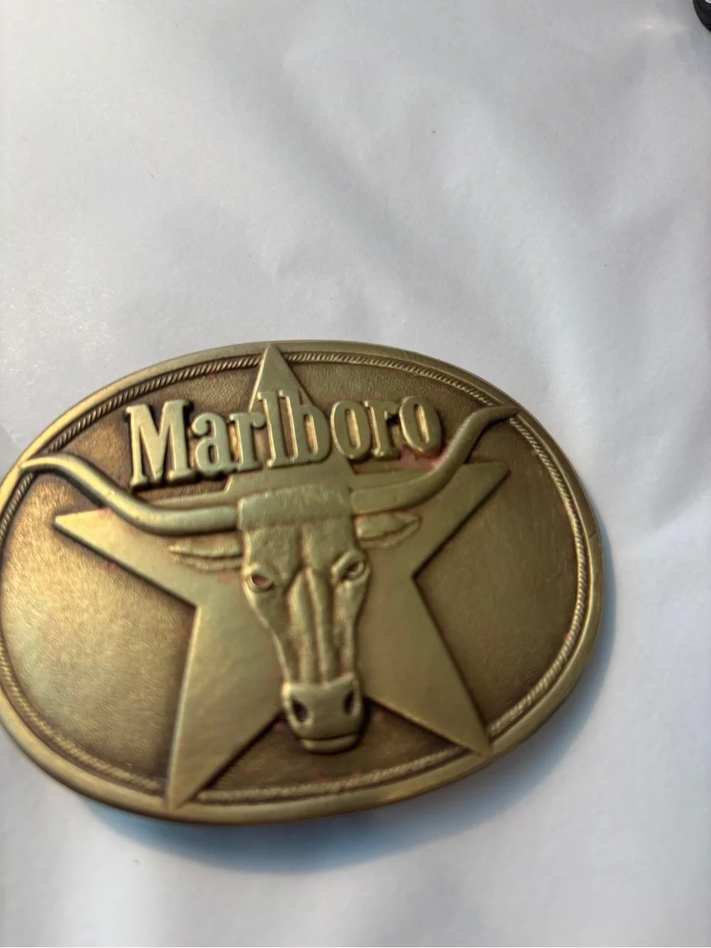 Marlboro bold logo